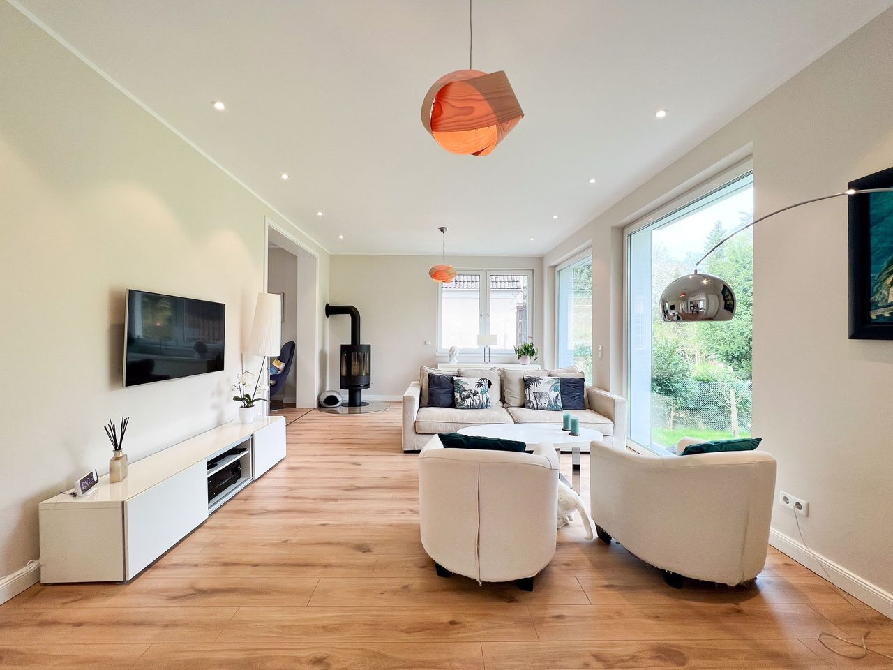 Wohnzimmer mit Kamin