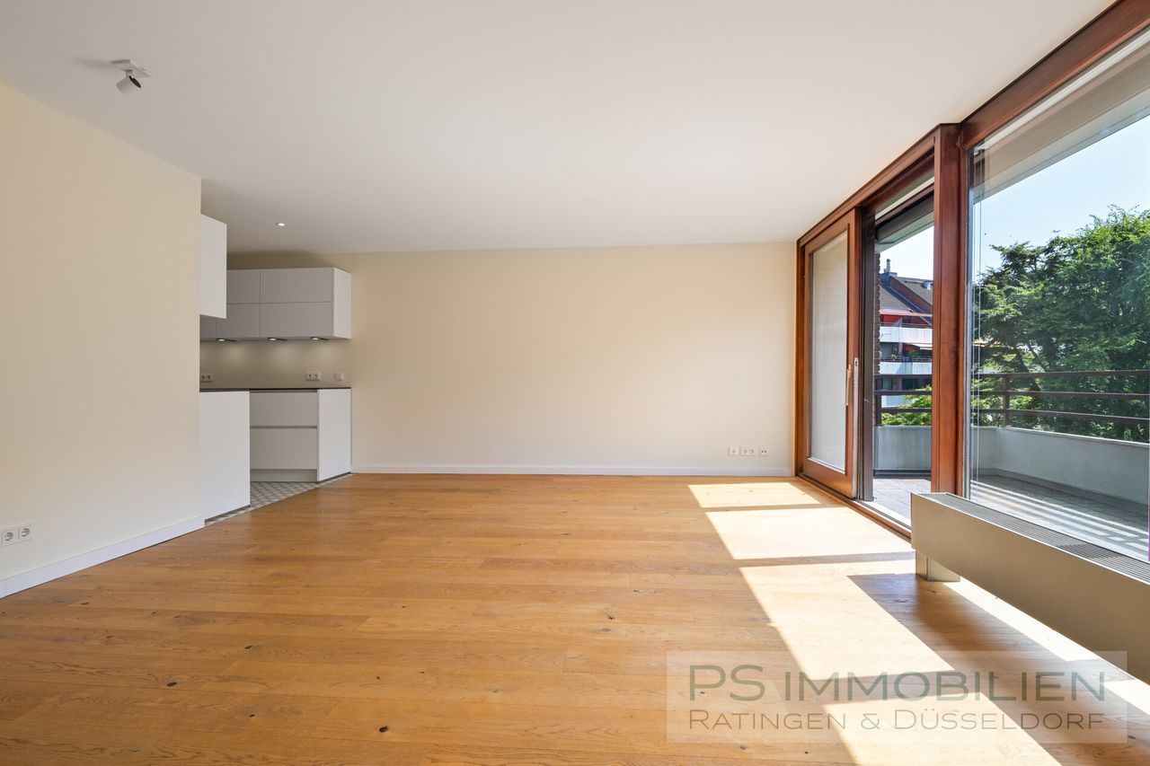 Wohnzimmer mit offener Küche